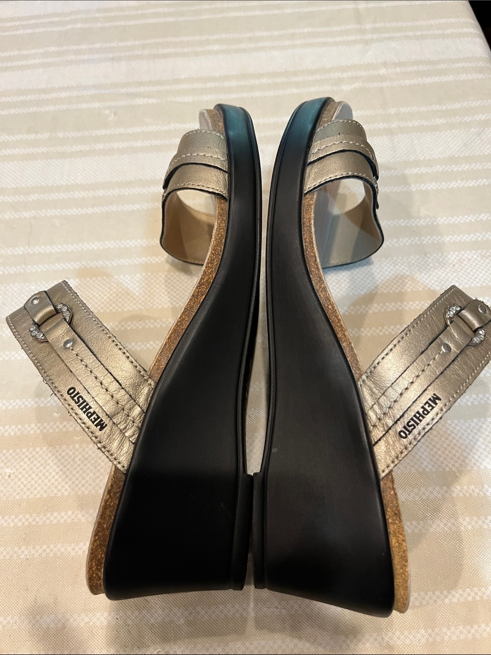 Mephisto Gold Leather Wedge Sandals size 39 (9 US) - Picture 6 of 10